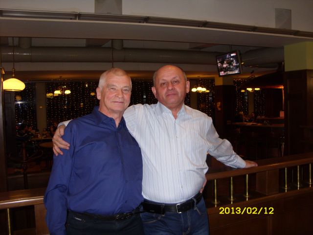 2013 г. выпускники-70 Бигеев и  Тарасенков  встретились