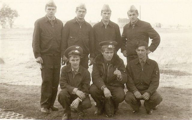 Летная группа лейтенанта Расторгуева (выпускник 83 г., внизу в центре)